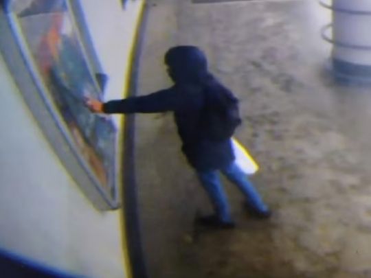 Невідомі вандали «напали» на кінотеатр «Жовтень» у Києві через прем'єру фільму на тему ЛГБТ (фото)