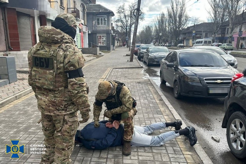 Погрожували вбити дитину: у Запоріжжі спіймали бандитів, які тероризували сім'ю загиблого бійця ЗСУ