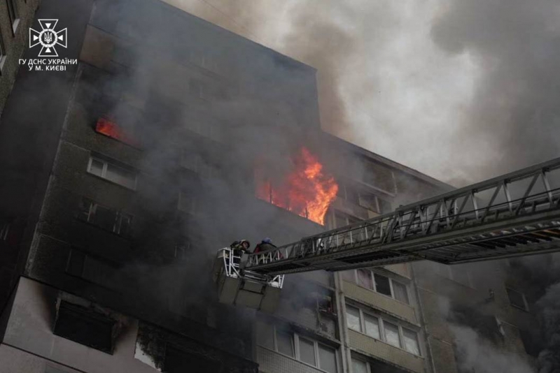 Промислове підприємство у Дрогобичі на Львівщині постраждало внаслідок ракетного удару (відео)