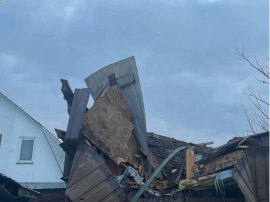 Промислове підприємство у Дрогобичі на Львівщині постраждало внаслідок ракетного удару (відео)
