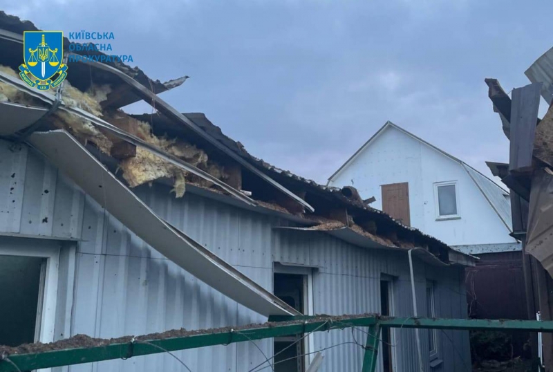 Промислове підприємство у Дрогобичі на Львівщині постраждало внаслідок ракетного удару (відео)
