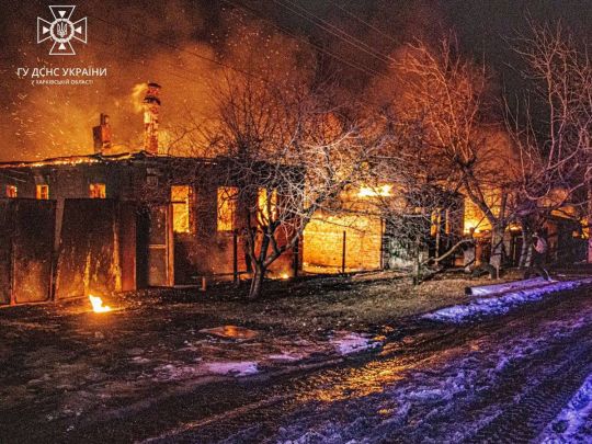 Вогняна суміш охопила 4 вулиці і люди не могли вийти з будинків: стали відомі деталі нічного удару ворога по Харкову