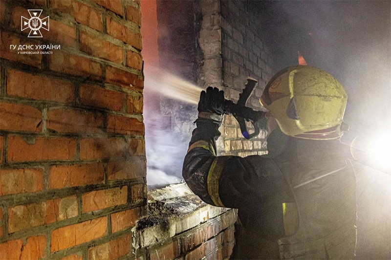 Вогняна суміш охопила 4 вулиці і люди не могли вийти з будинків: стали відомі деталі нічного удару ворога по Харкову