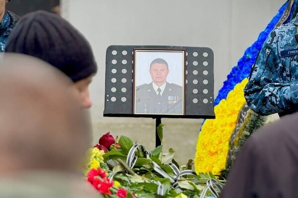 В Одессе прошли похороны семьи военных, погибшей в результате атаки 2 марта