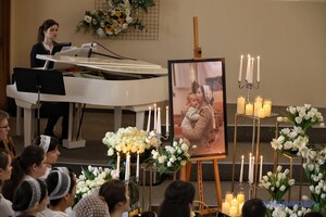 В Одессе простились с врачом, дизайнером и четырехмесячным ребенком, которых убил российский дрон