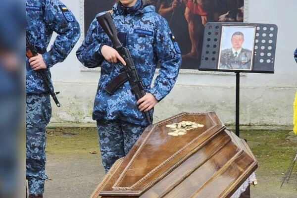 В Одессе прошли похороны семьи военных, погибшей в результате атаки 2 марта