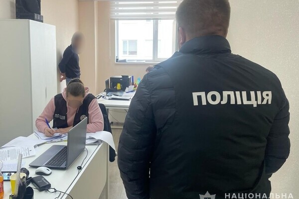 Чиновники одесского горсовета брали взятки за размещение рекламы и помогали уклонистам 