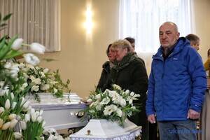 В Одессе простились с врачом, дизайнером и четырехмесячным ребенком, которых убил российский дрон