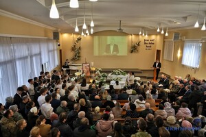 В Одессе простились с врачом, дизайнером и четырехмесячным ребенком, которых убил российский дрон