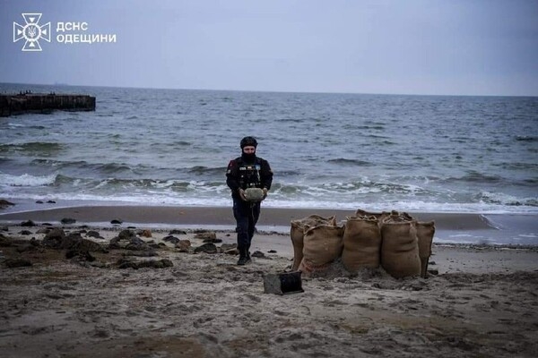 На одесском пляже уничтожили мину: видео подрыва
