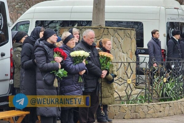 В Одессе прошли похороны семьи военных, погибшей в результате атаки 2 марта