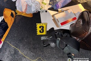 В Одессе двое воруженных грабителей ворвались в квартиру и увезли хозяина в ломбард