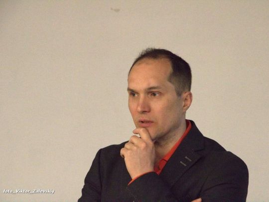«Дуже багато наших людей щодня гинуть через бездіяльність влади»: Юрій Бутусов про відсутність будівництва ліній оборони