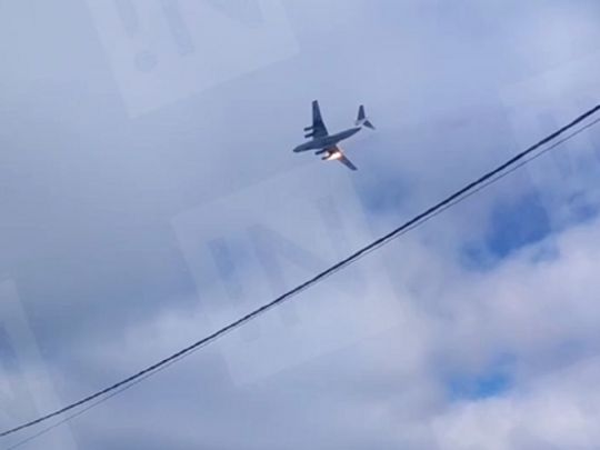 Двигун відвалився у повітрі: у росії розбився військово-транспортний Іл-76 (відео)