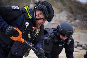На одесском пляже уничтожили мину: видео подрыва