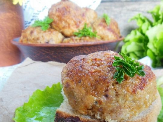 Курячі котлети в сметані в духовці: ситно та корисно