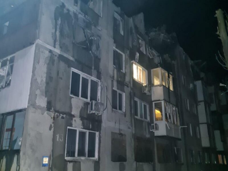 Російські нелюди вдарили по&nbsp;жилих будинках в&nbsp;Сумах і&nbsp;Мирнограді: є&nbsp;загиблі, багато ранених