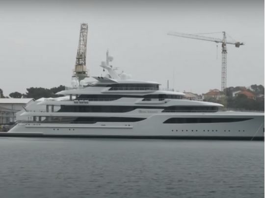 Розкіш засліплює: виставлену на продаж п'ятиповерхову яхту Медведчука вперше показали зсередини (відео)