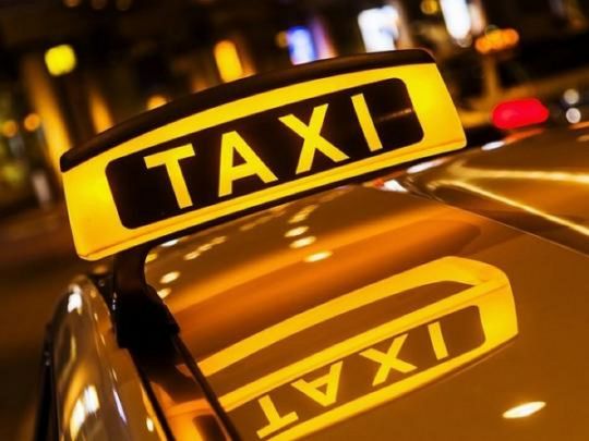 Таксі Uklon більше не працюватиме в Києві в комендантську годину на вимогу поліції