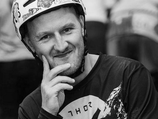Врізався в бетонну огорожу: чемпіон росії загинув під час змагань у санкт-петербурзі
