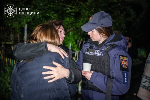 Из-за атаки "шахедов" ночью в Одессе пострадали девять человек и 14 квартир (фото, видео)