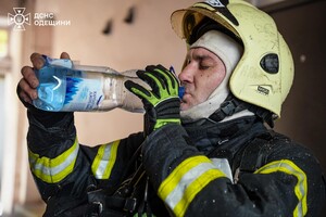 В Одессе на Дерибасовской вспыхнул пожар в жилом доме