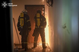 В Одессе на Дерибасовской вспыхнул пожар в жилом доме