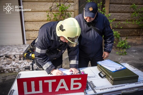 В Одессе на Дерибасовской вспыхнул пожар в жилом доме