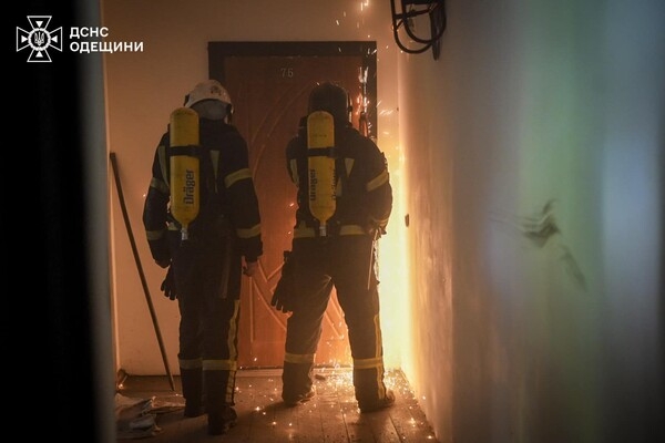 В Одессе на Дерибасовской вспыхнул пожар в жилом доме