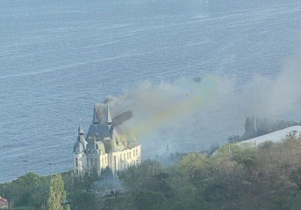 По Одессе нанесли ракетный удар, в городе пожар: пострадали восемь человек