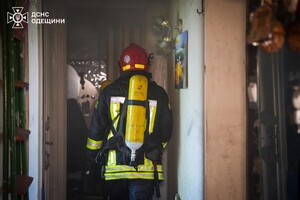 В Одессе на Дерибасовской вспыхнул пожар в жилом доме