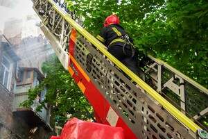 В Одессе на Дерибасовской вспыхнул пожар в жилом доме