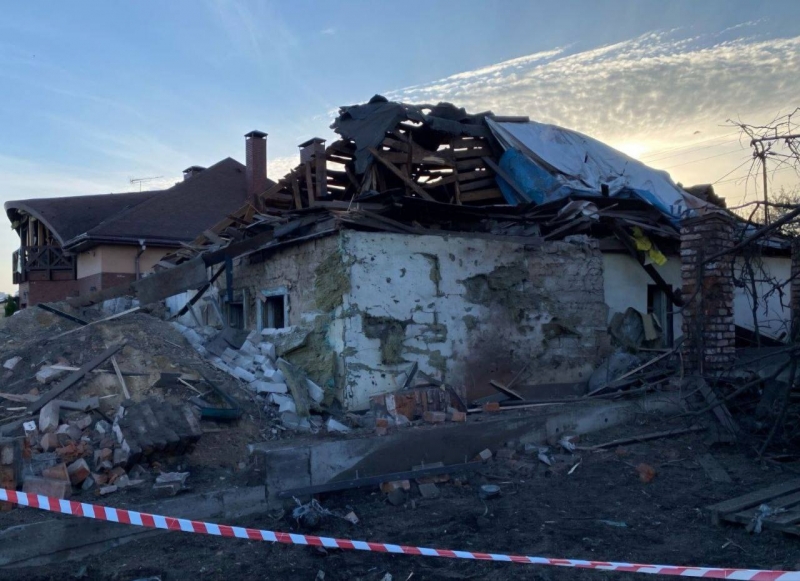 Десятки приватних будинків пошкоджено внаслідок падіння уламків ракети у Дніпрі (фото)