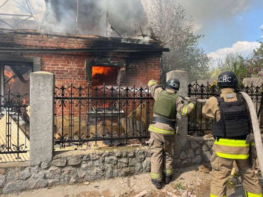 Десятки приватних будинків пошкоджено внаслідок падіння уламків ракети у Дніпрі (фото)