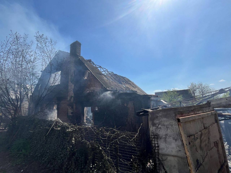 Десятки приватних будинків пошкоджено внаслідок падіння уламків ракети у Дніпрі (фото)