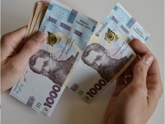 Допоможуть іспанці: міжнародна організація «роздає» по 100 тисяч грн переселенцям та місцевим жителям