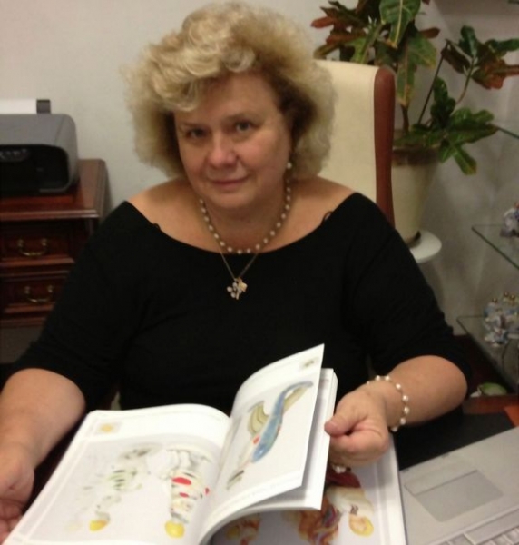 «Камінні годинники з фарфору зараз модні, як і кілька століть тому», — колекціонерка Людмила Карпінська-Романюк