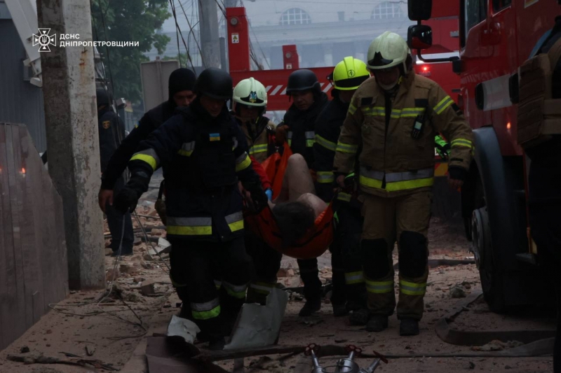 Шестеро людей стали жертвами нічного обстрілу Синельникове, — голова ОВА (фото, відео)