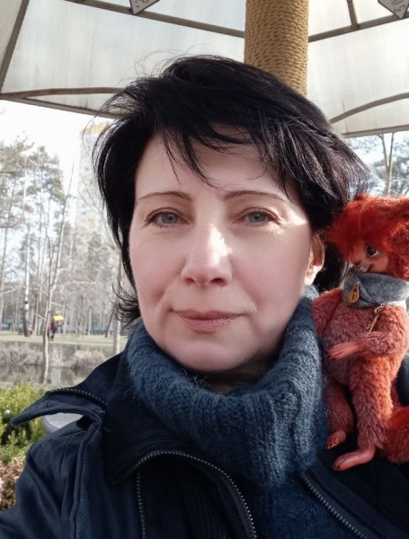 «Тендітний пролісок радіє першим променям сонечка і, попри важку зиму, знаходить сили жити і квітнути», — майстриня Ірина Попова