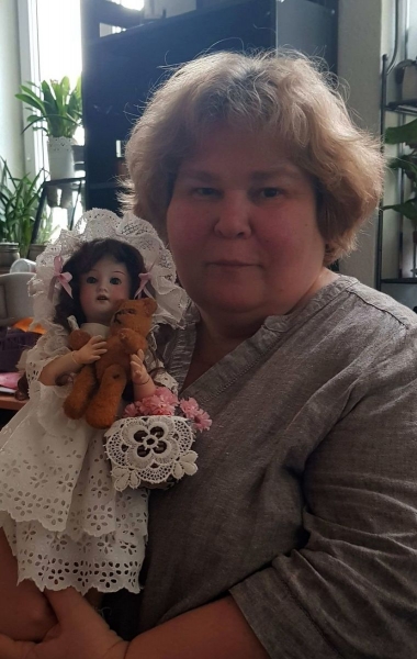 «У Парижі були цілі вулиці з кравецькими майстернями, які обшивали винятково ляльок», — музейна реставраторка Ольга Буравчук
