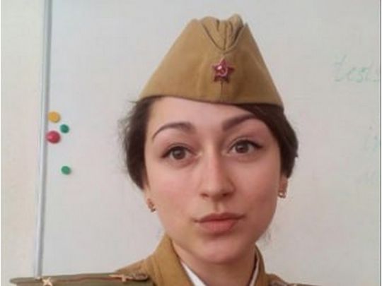 Виявилася фанаткою «совєцьких пілоток» і «прогибів»: у Києві розгорівся скандал навколо призначення нової директорки ліцею