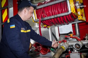 Пожар на Бугаевской тушили почти 30 спасателей: есть пострадавшая (фото, видео)