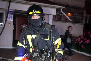 Пожар на Бугаевской тушили почти 30 спасателей: есть пострадавшая (фото, видео)