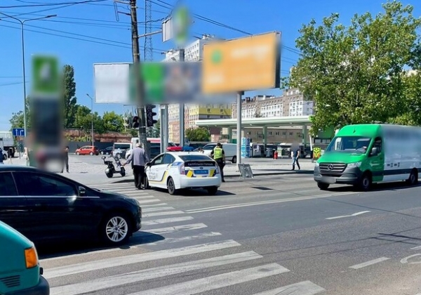 В Одессе грузовик наехал на пенсионерку: что с женщиной