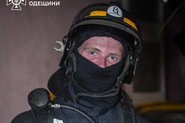 Пожар на Бугаевской тушили почти 30 спасателей: есть пострадавшая (фото, видео)