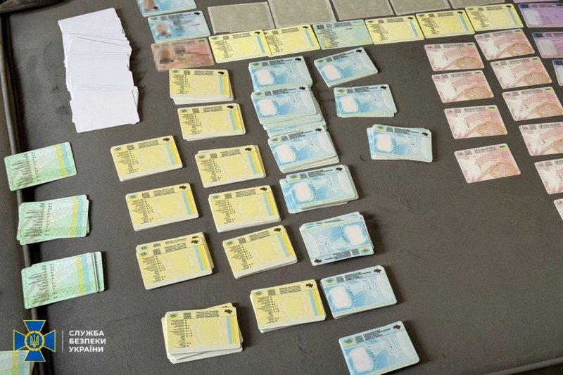 До 700 доларів за «ксіву»: в Україні знешкодили потужну організацію, яка розповсюджувала по всій Україні фальшиві документи (фото)