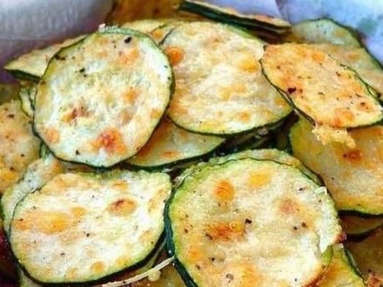 Корисні кабачкові чіпси з духовки: можна тим, хто на дієті