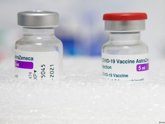 Може мати небезпечні побічні ефекти: AstraZeneca відкликає з ринку свою вакцину від коронавірусу