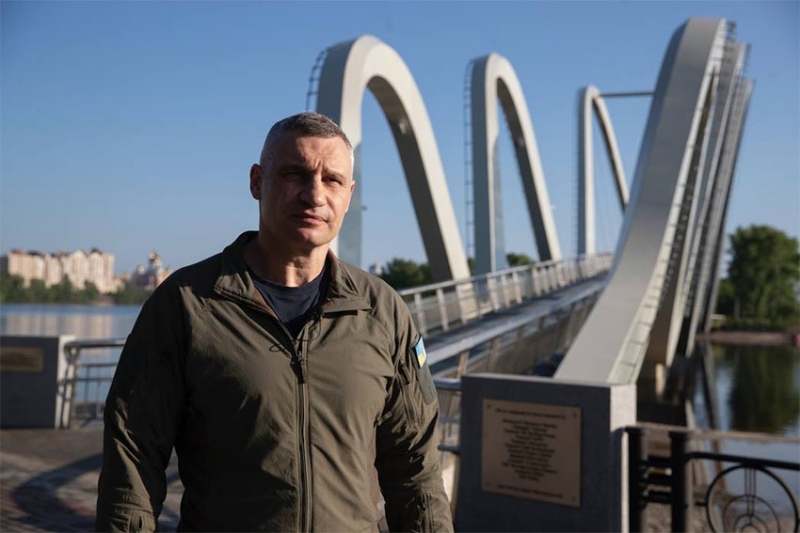Можна йти гуляти: у Києві відкрили міст-хвилю (фото, відео)