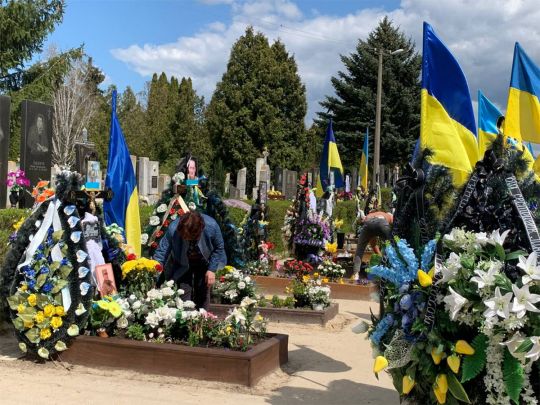 На кладовище — тільки з документами: в поминальні дні біля цвинтарів чергуватиме поліція